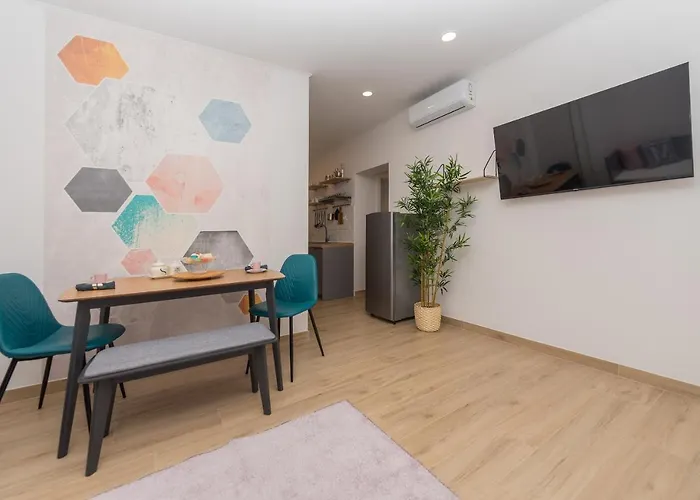 Maro - * Baška Voda